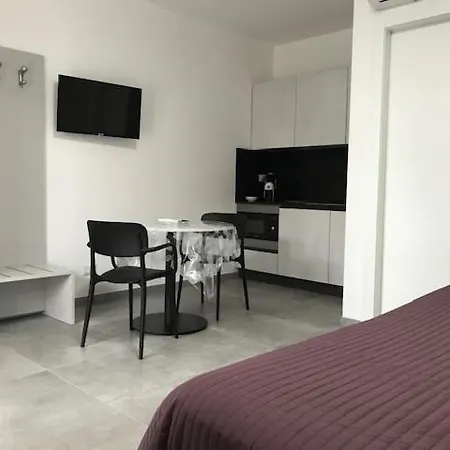 Candeloro アパートホテル フランカヴィッラ・アル・マーレ