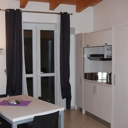 Candeloro アパートホテル